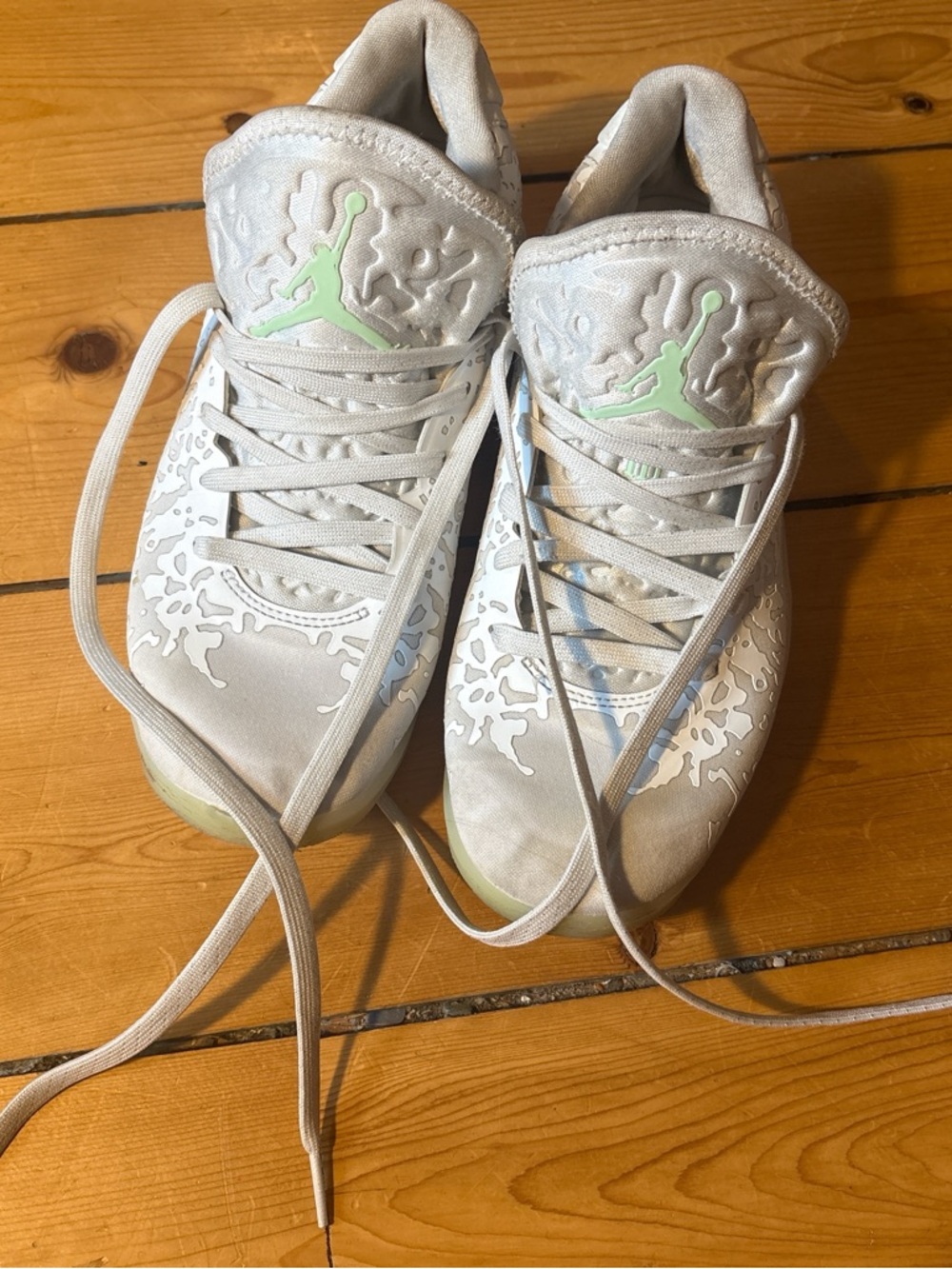Jordan Women’s/Kid’s Light Gray/White Sneakers with Mint Jumpman